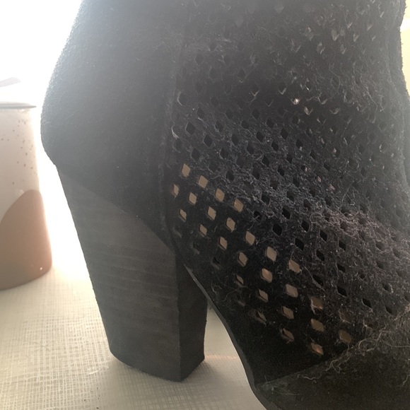 Sole Society suede perforated booties. Size 4 - Picture 3 of 6